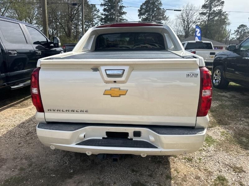 2013 Chevrolet Avalanche LTZ photo 5