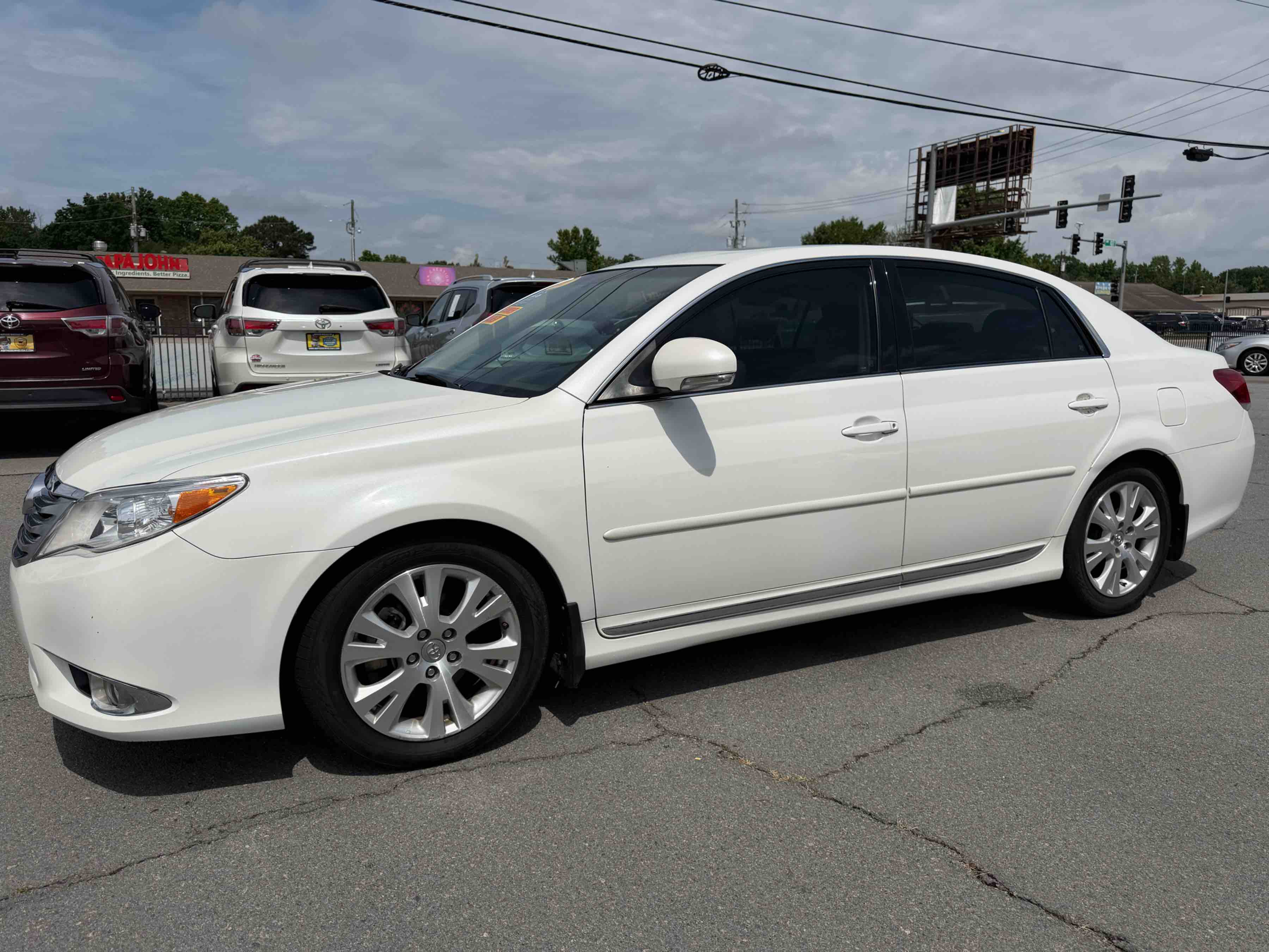 2012 Toyota Avalon Limited's photo