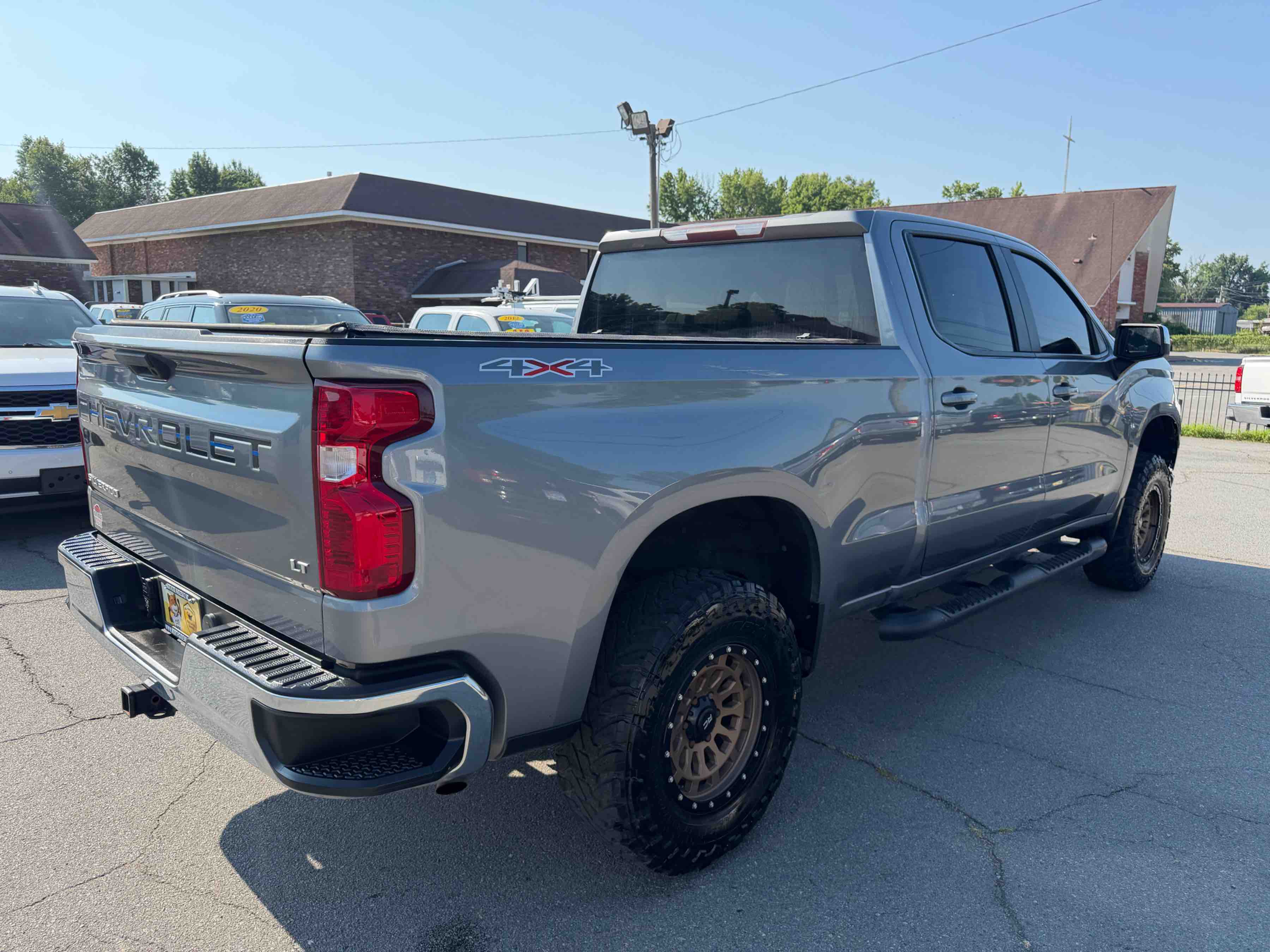 2020 CHEVROLET Silverado LT photo 4