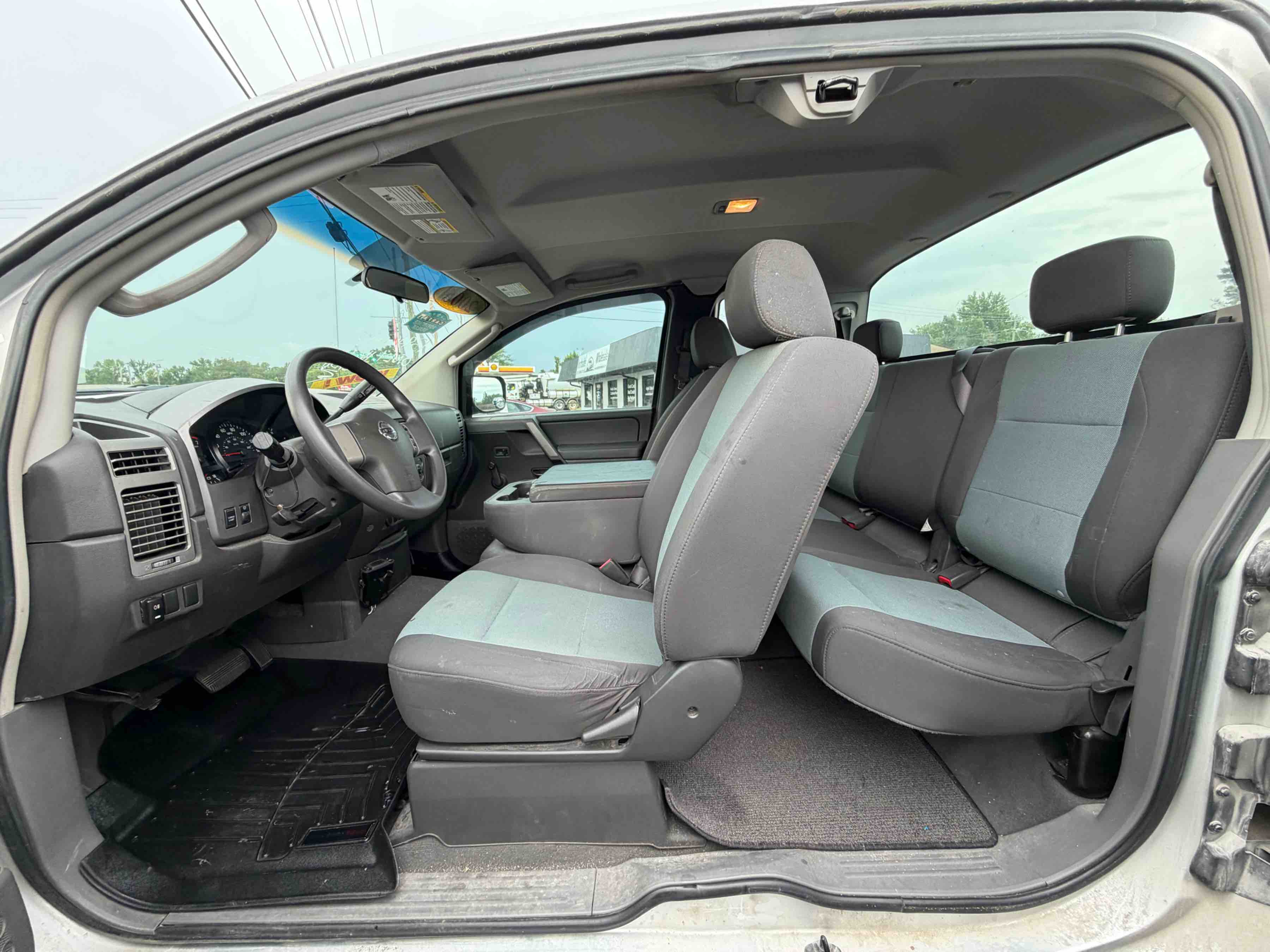 2006 NISSAN Titan LE photo 3