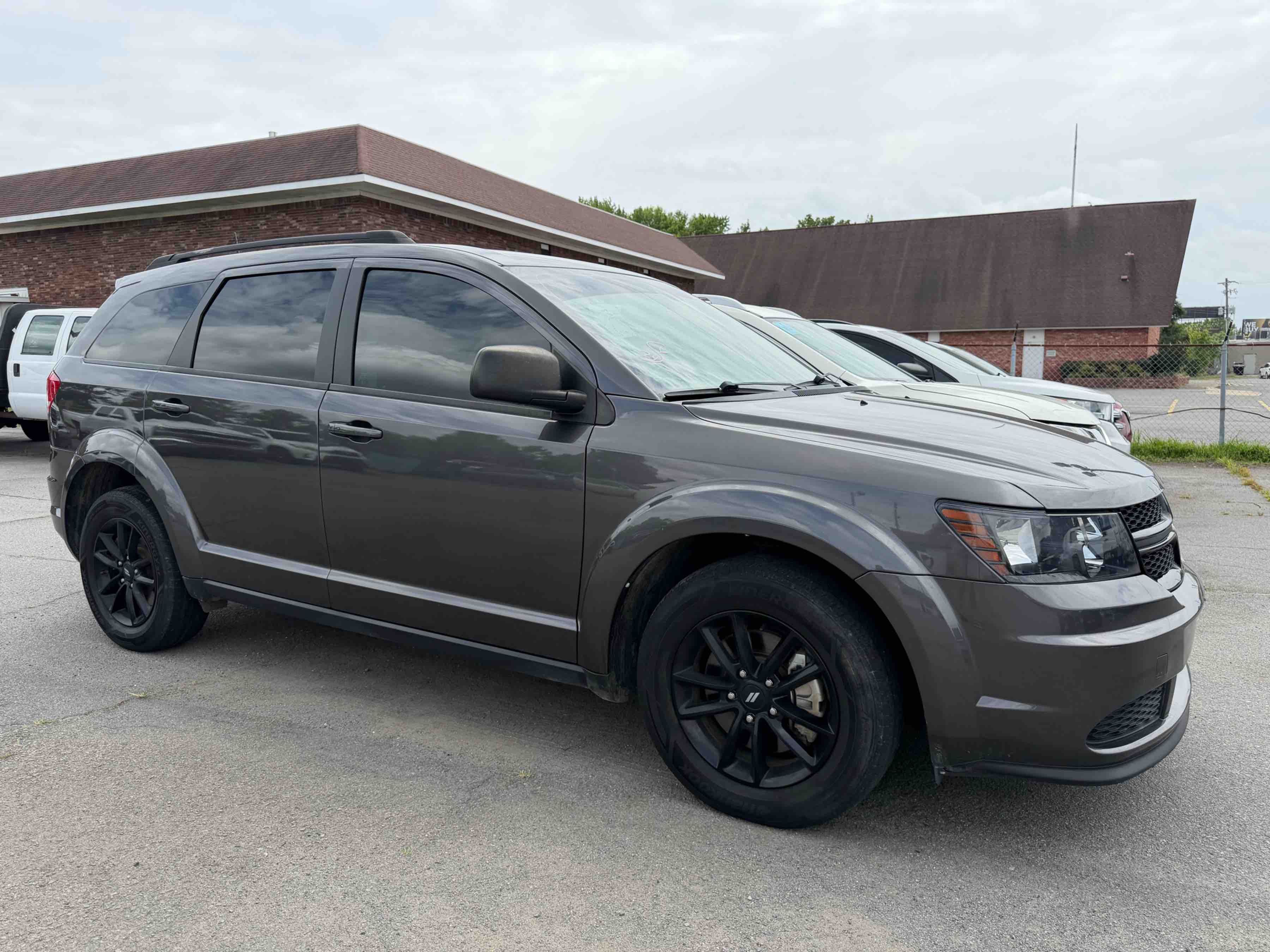 2020 DODGE Journey SE photo 1