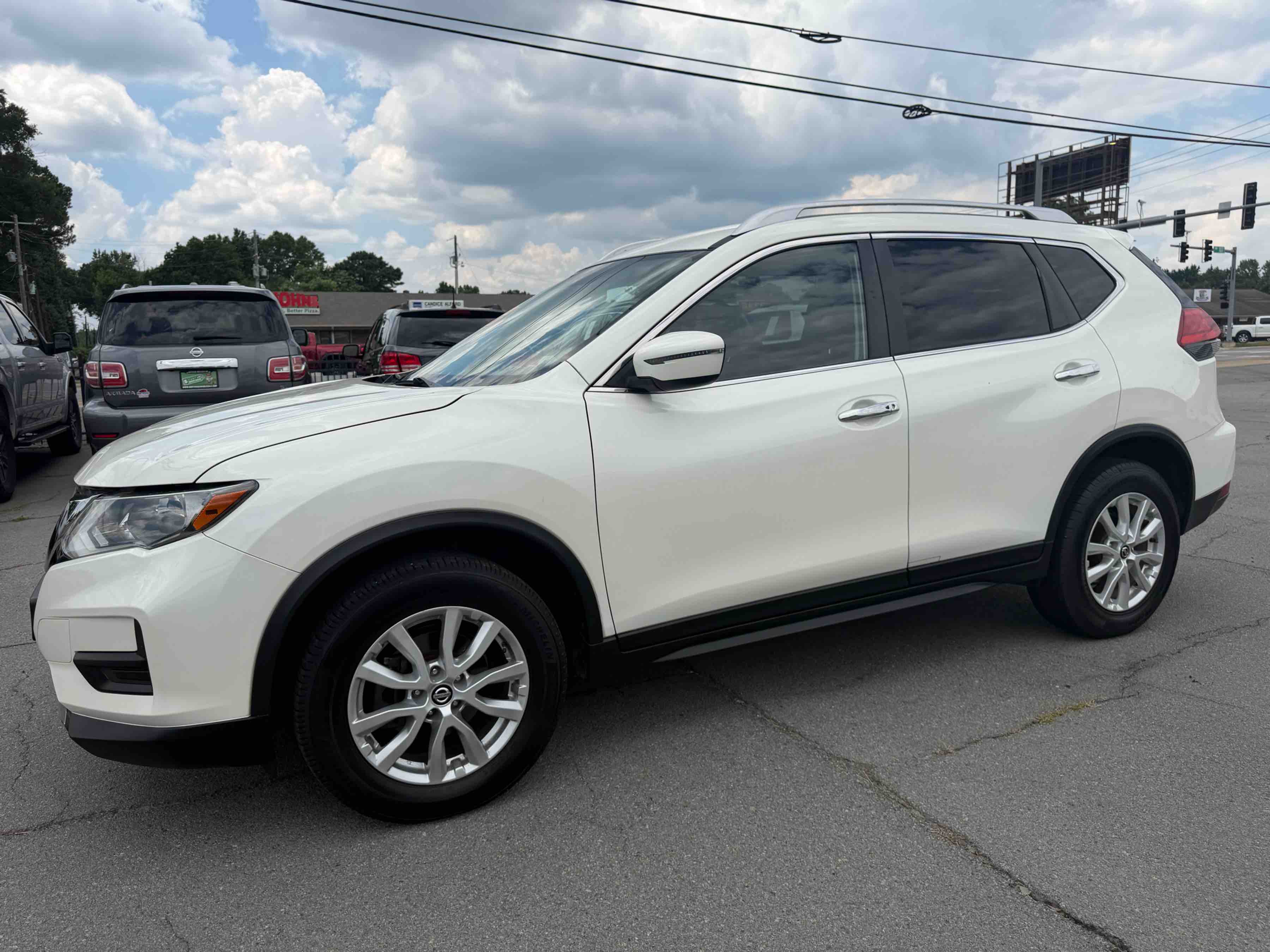 2017 Nissan Rogue vehicle photo 1