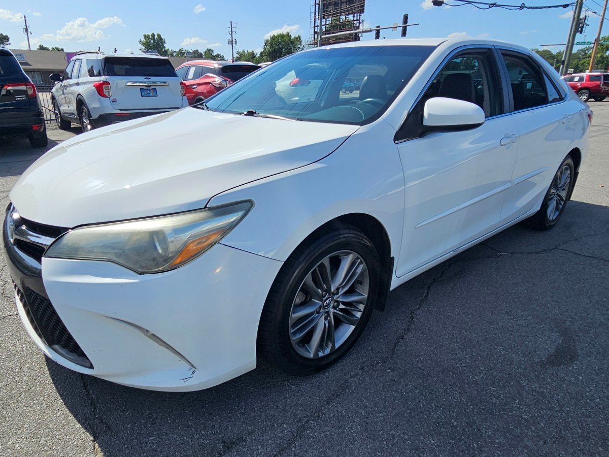 2015 TOYOTA Camry SE photo