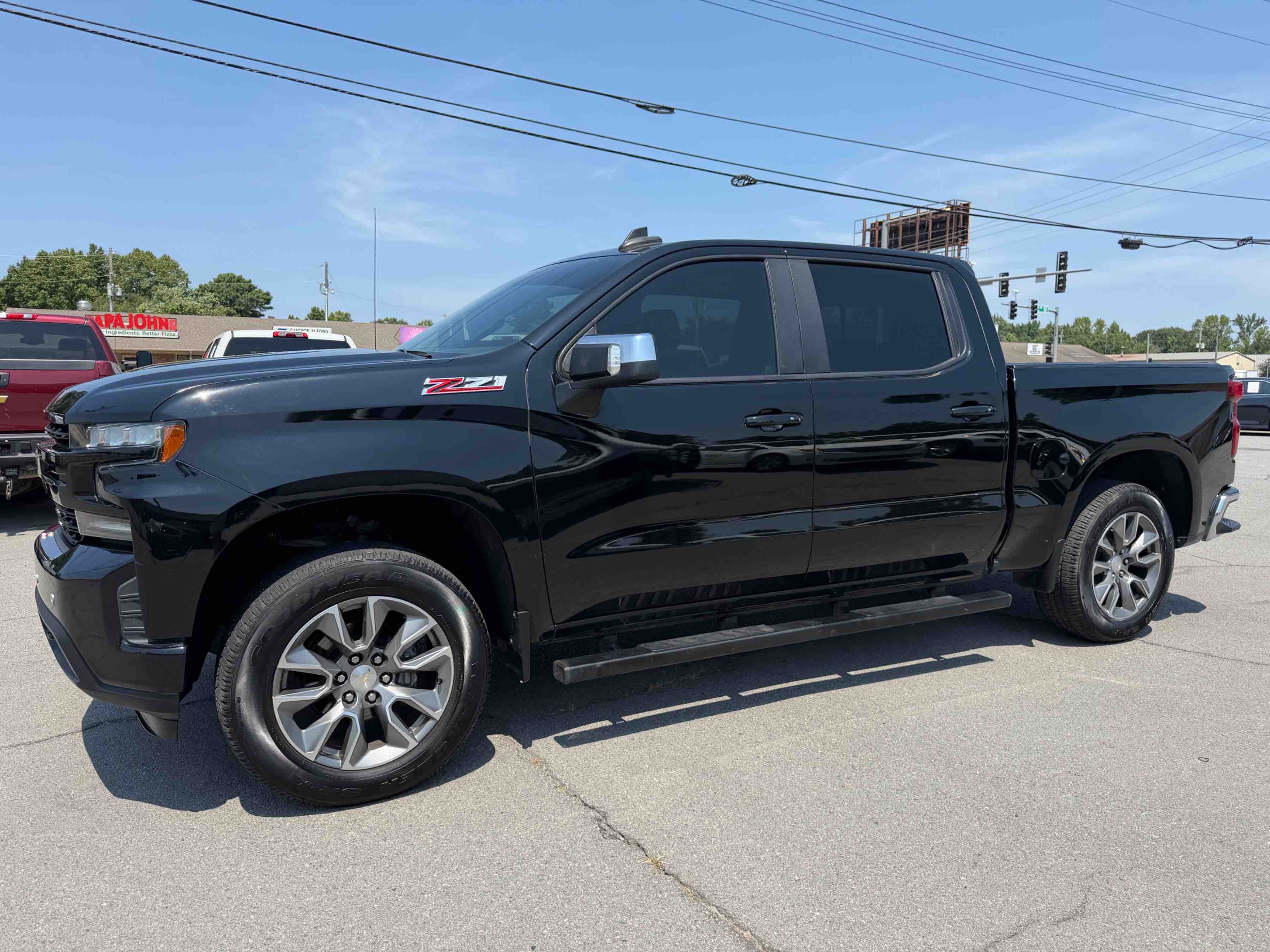 2019 Chevrolet Silverado vehicle photo 1