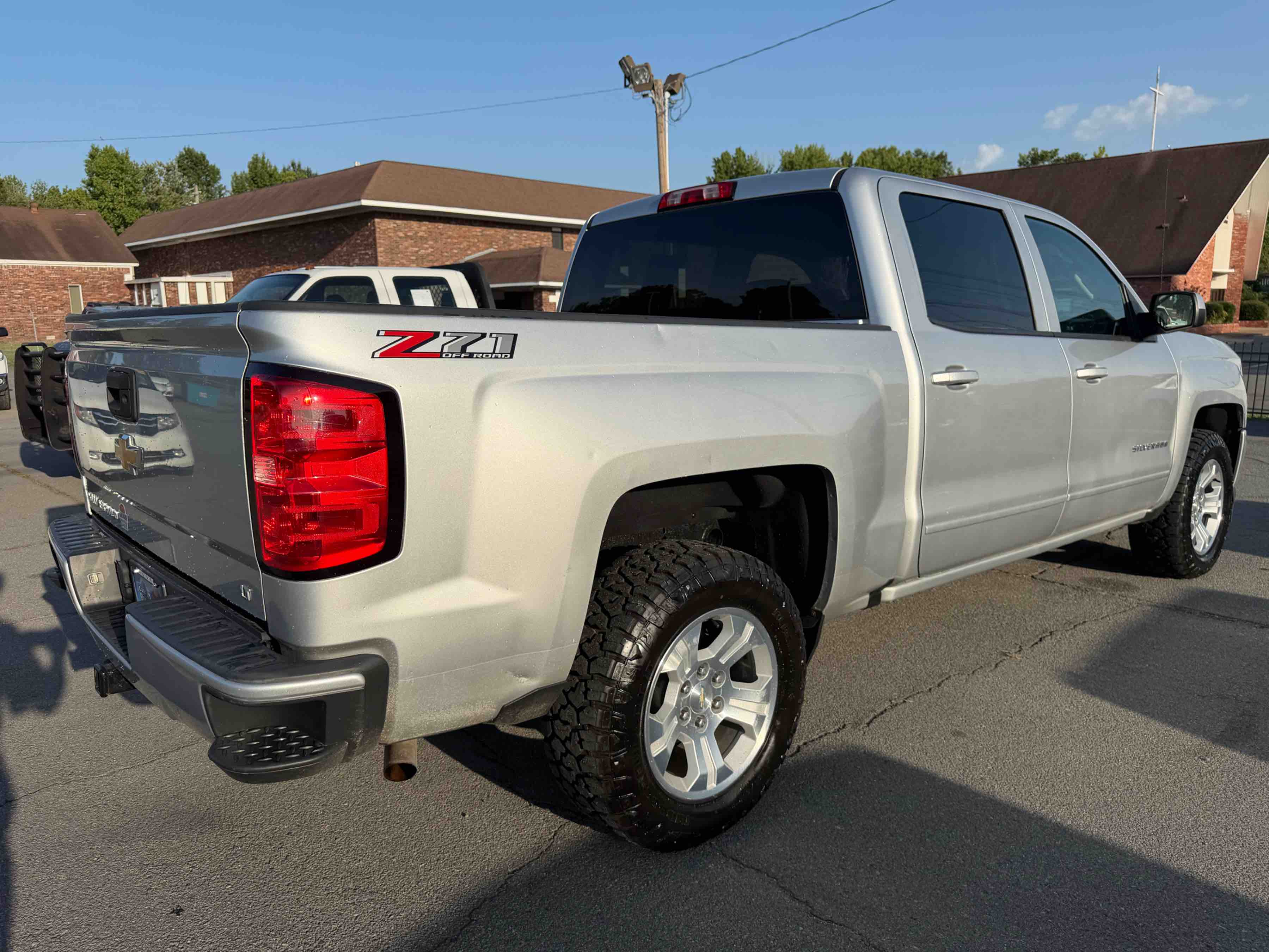 2018 CHEVROLET Silverado LT Z71 photo 4