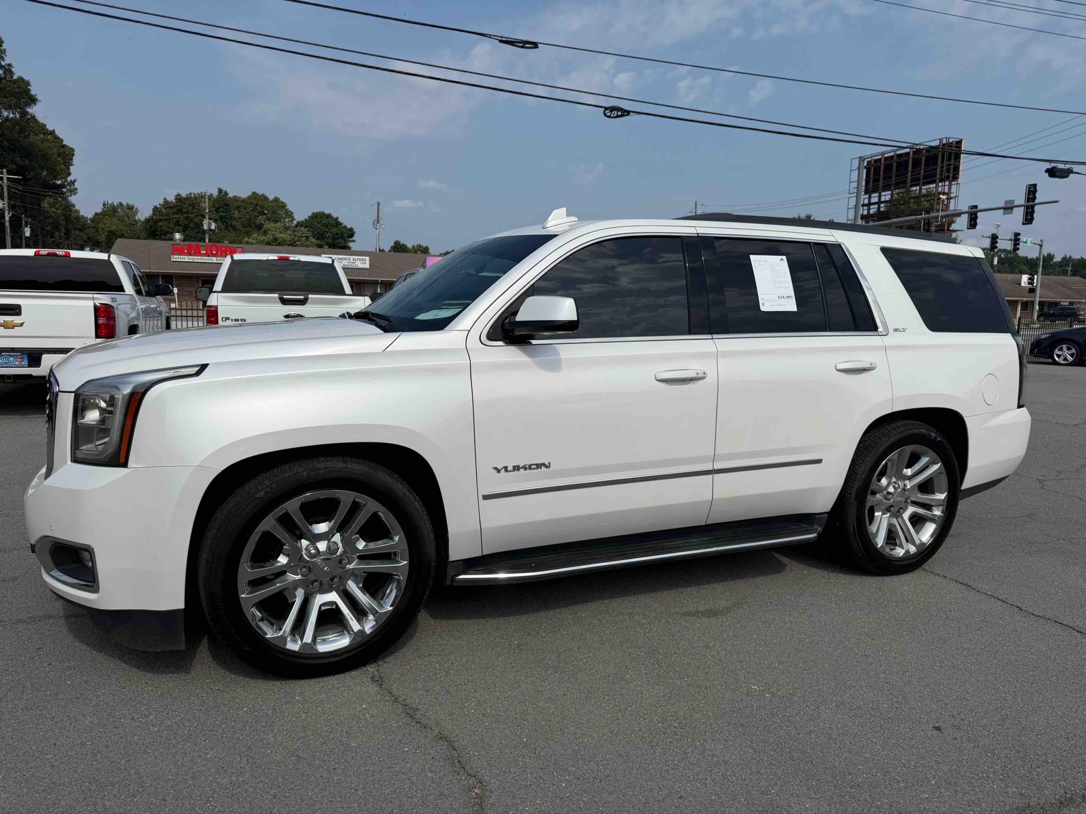2019 GMC Yukon SLT photo 1