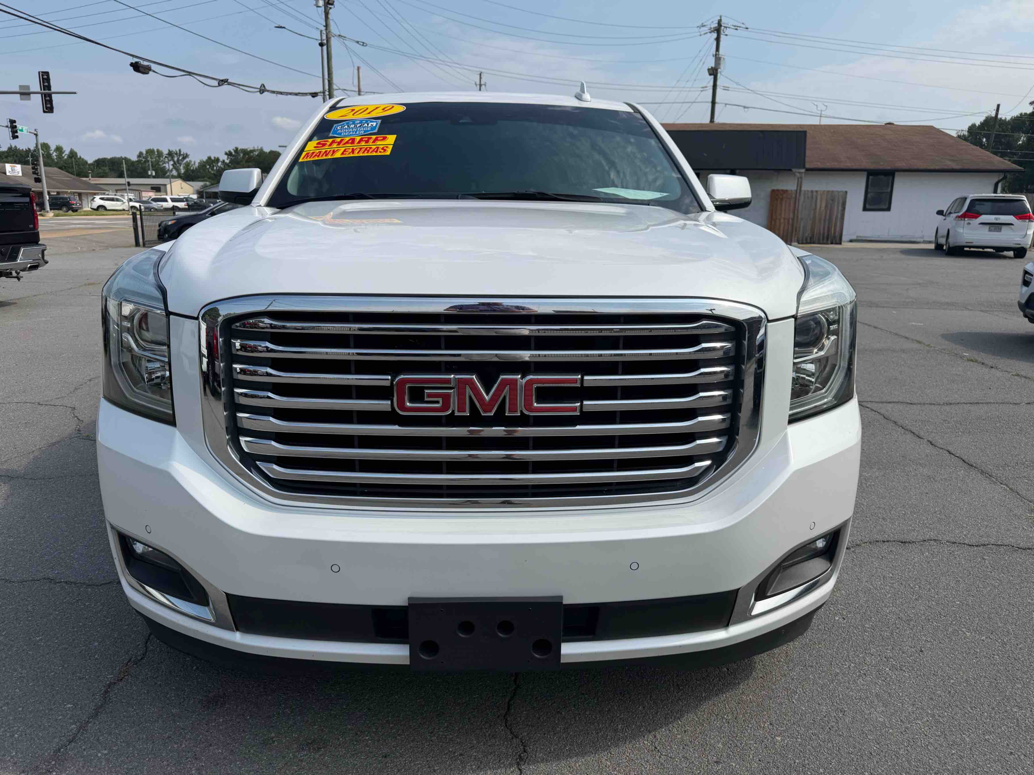 2019 GMC Yukon SLT photo 2