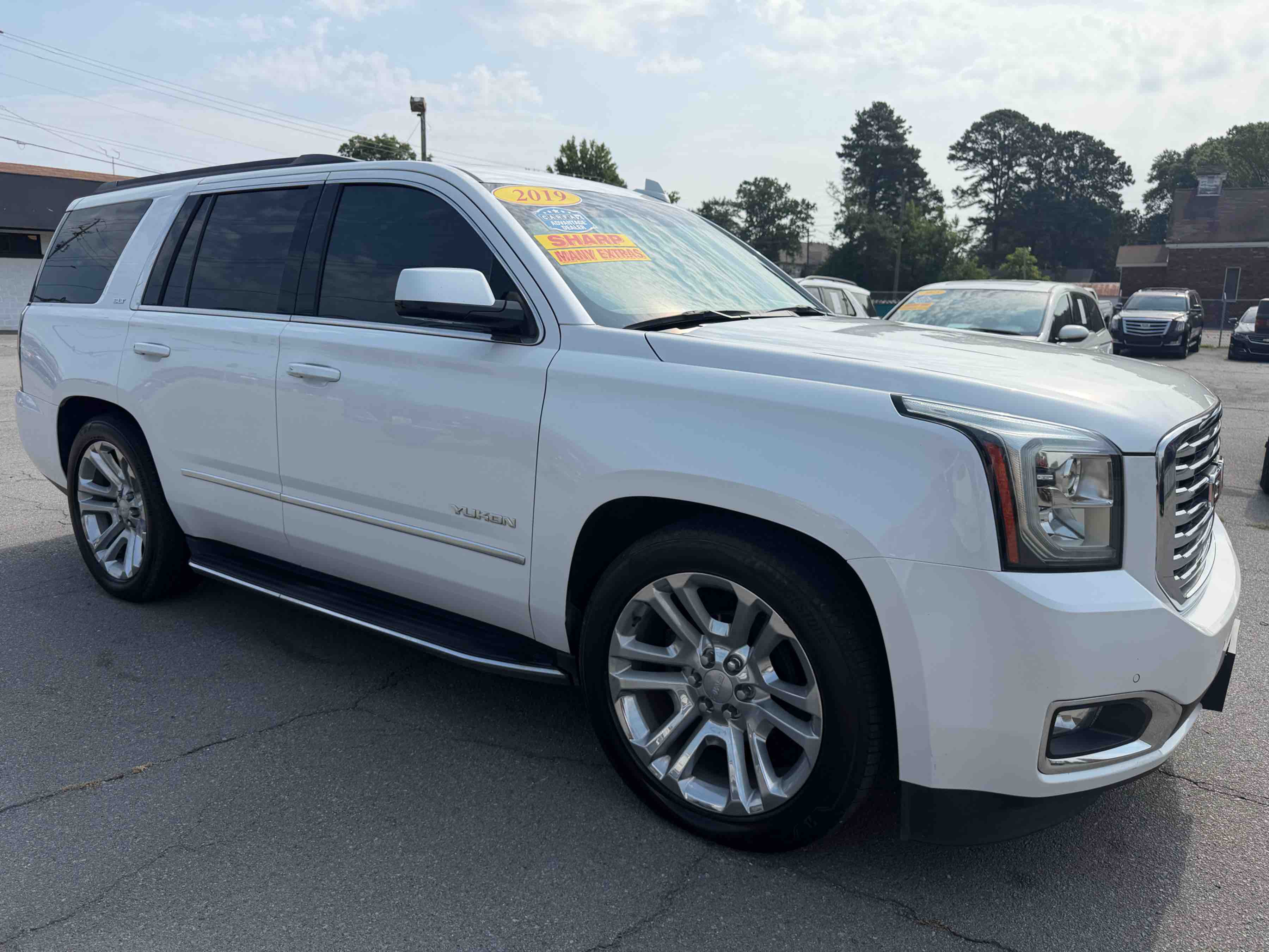 2019 GMC Yukon SLT photo 3