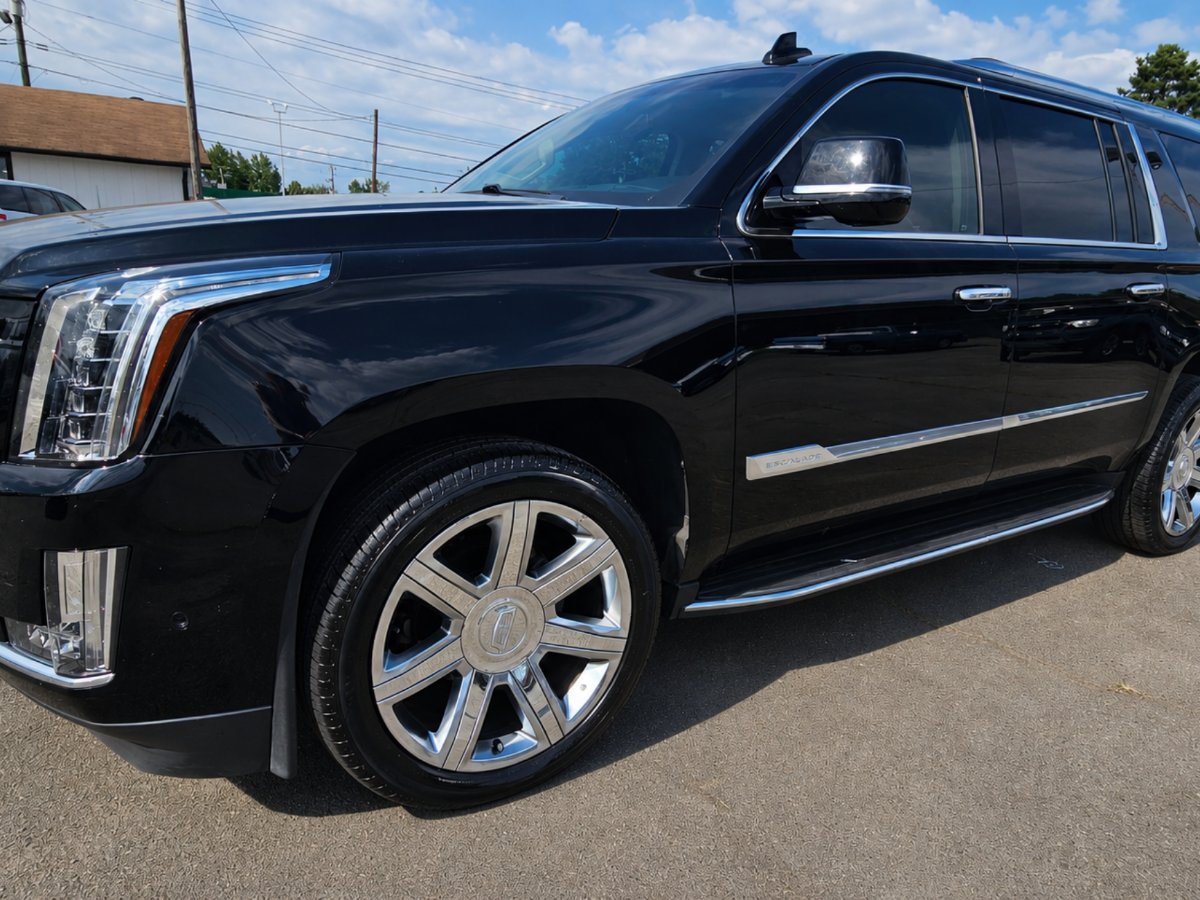 2018 CADILLAC Escalade ESV ESV Luxury photo 1