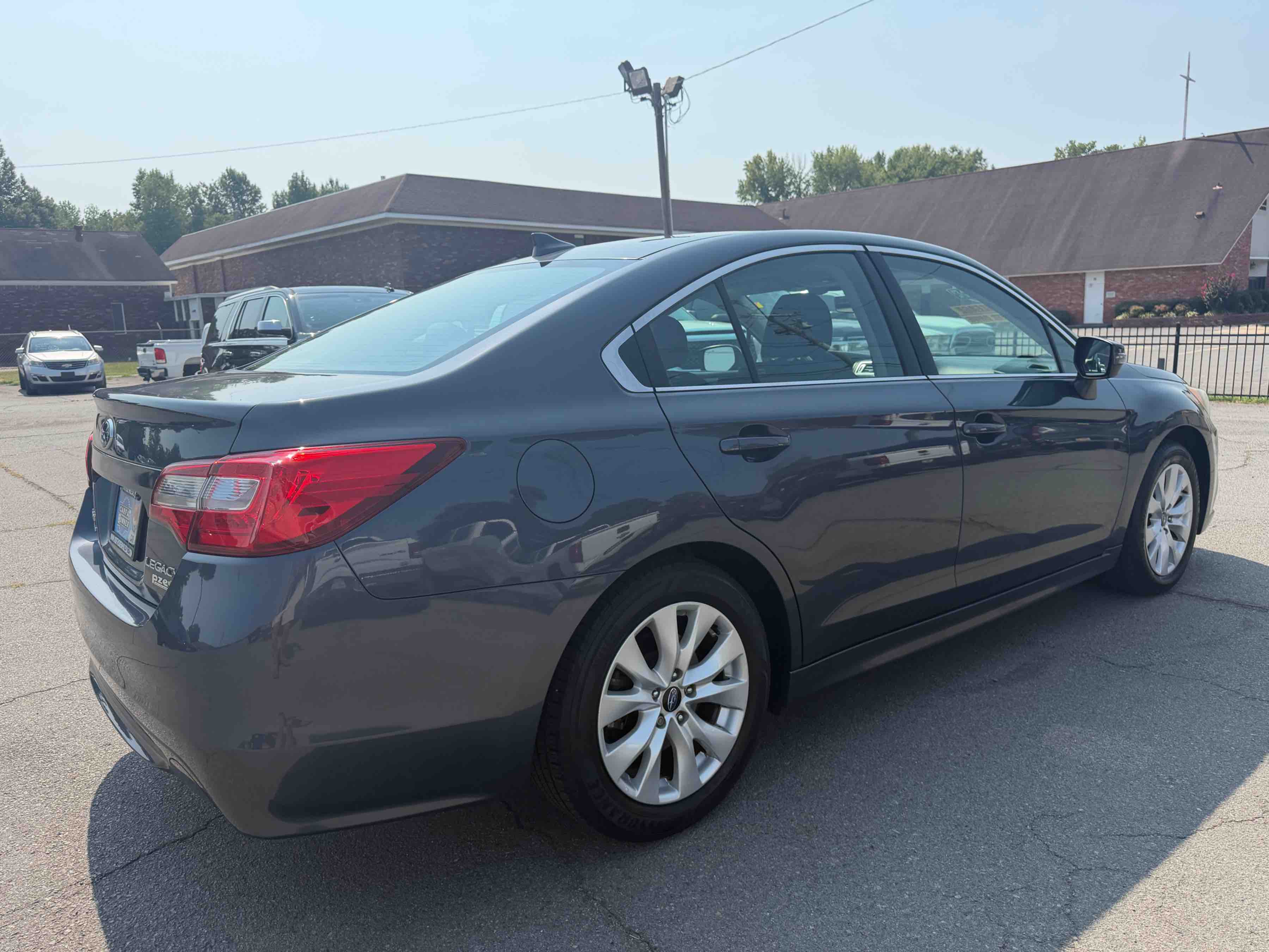 2017 SUBARU Legacy Premium + ES photo 4